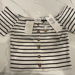 New With Tags Dance & Marvel Sleeve Crop Shirt Size M